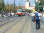 Smetanovo nábřeží pro pěší s tramvajemi